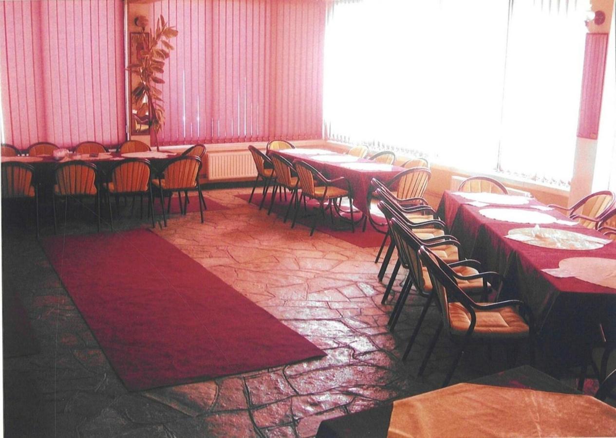Hotel Utr Jagnjilo 1986 Raška Exterior foto